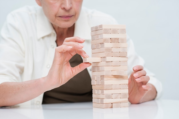 6 Effective Strategies to Keep Dementia at Bay – Insights from a Neuroscientist