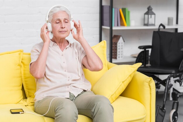 6 Expert Tips from Neuroscientists on Preventing Dementia